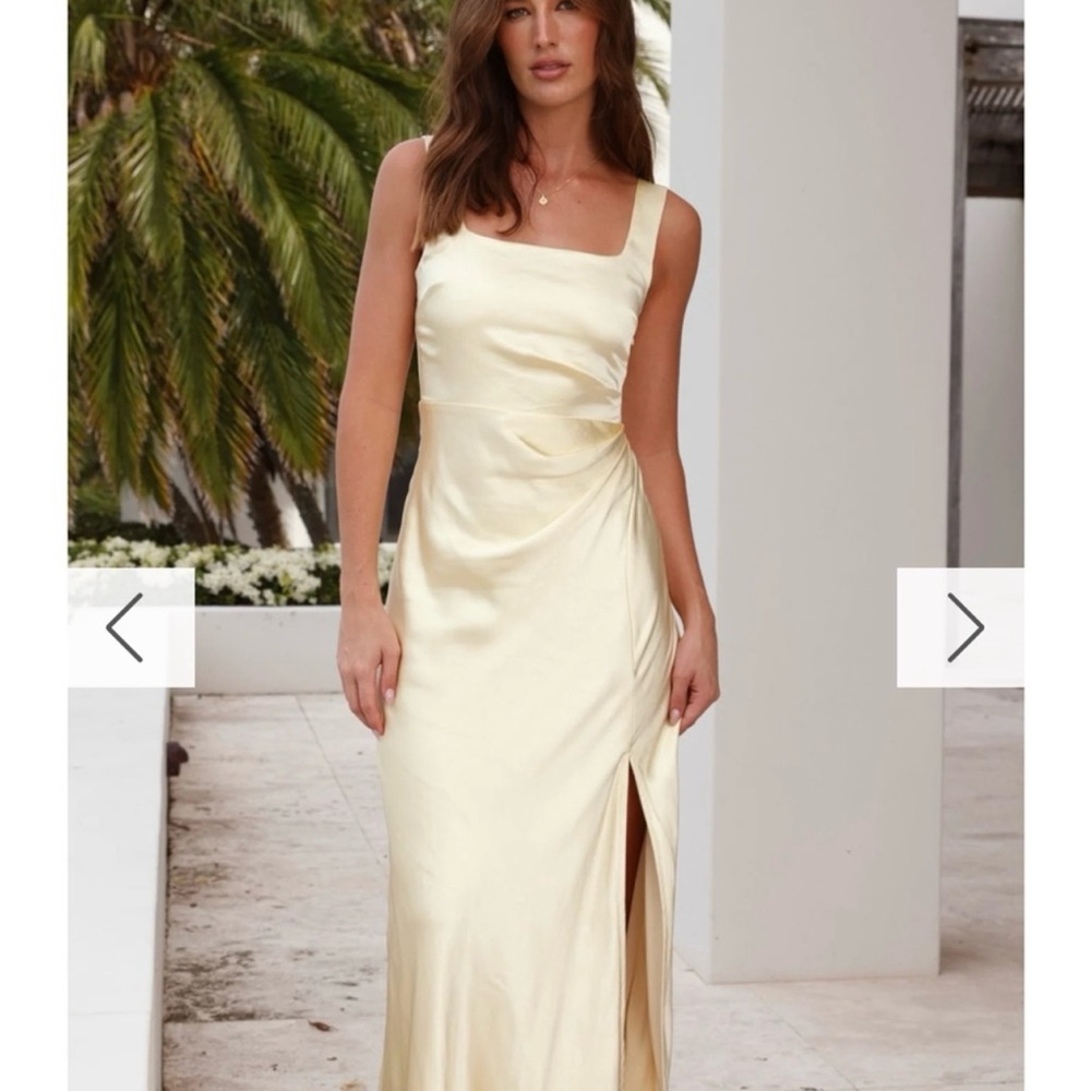 Elegant Cream Sleeveless Dress